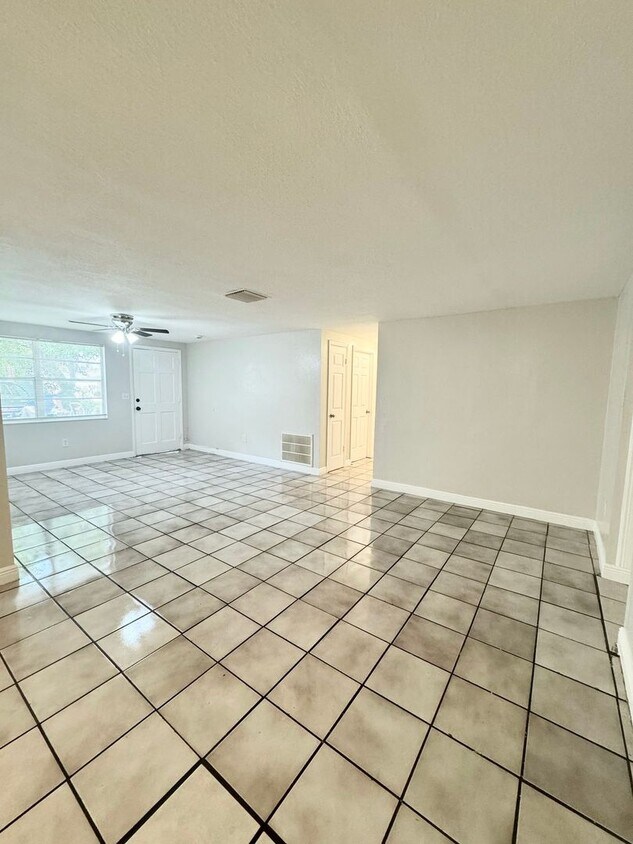 Foto principal - 4/2 Single-family home, AVAILABLE NOW!