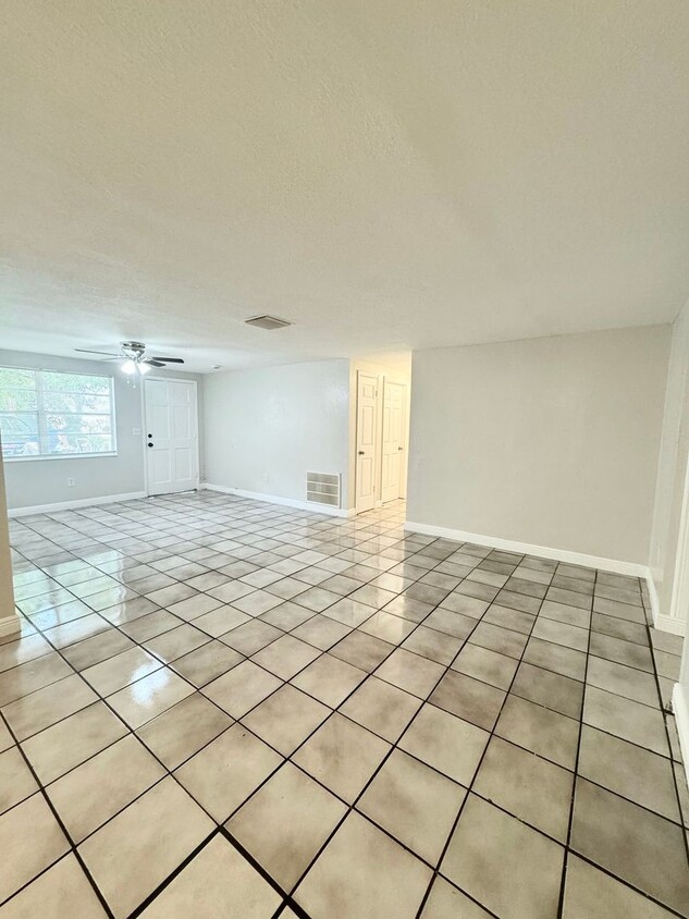 Primary Photo - 4/2 Single-family home, AVAILABLE NOW!