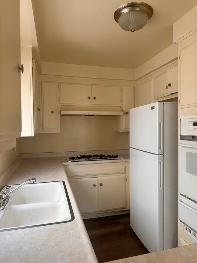 Overview of Kitchen - 510 N Orlando Ave