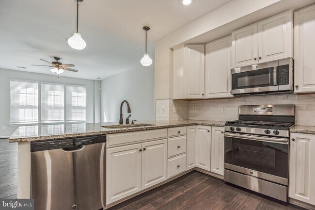 Foto del edificio - 7043 Darbey Knoll Dr