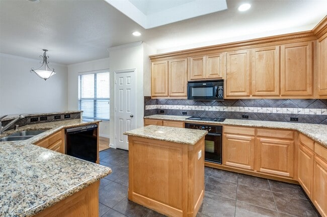 Building Photo - 7909 Creek View Dr