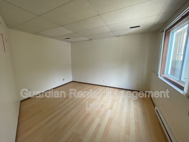 Building Photo - 460 Dewe Ave
