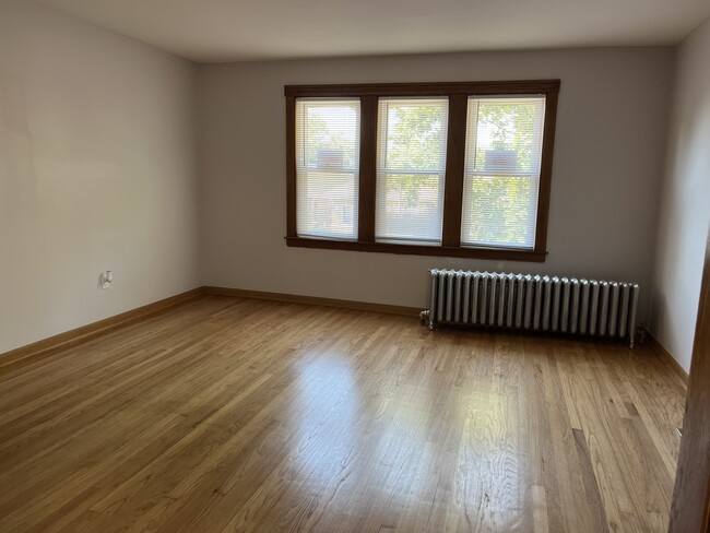 Building Photo - 3049 N Kenneth Ave
