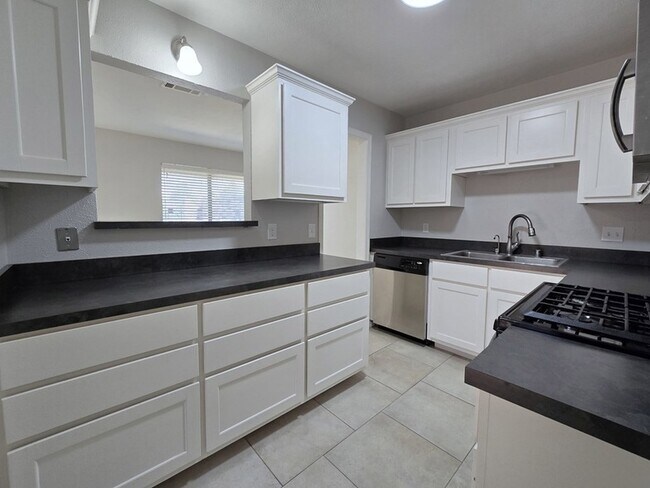 Foto del edificio - 2311 Haynes Ave