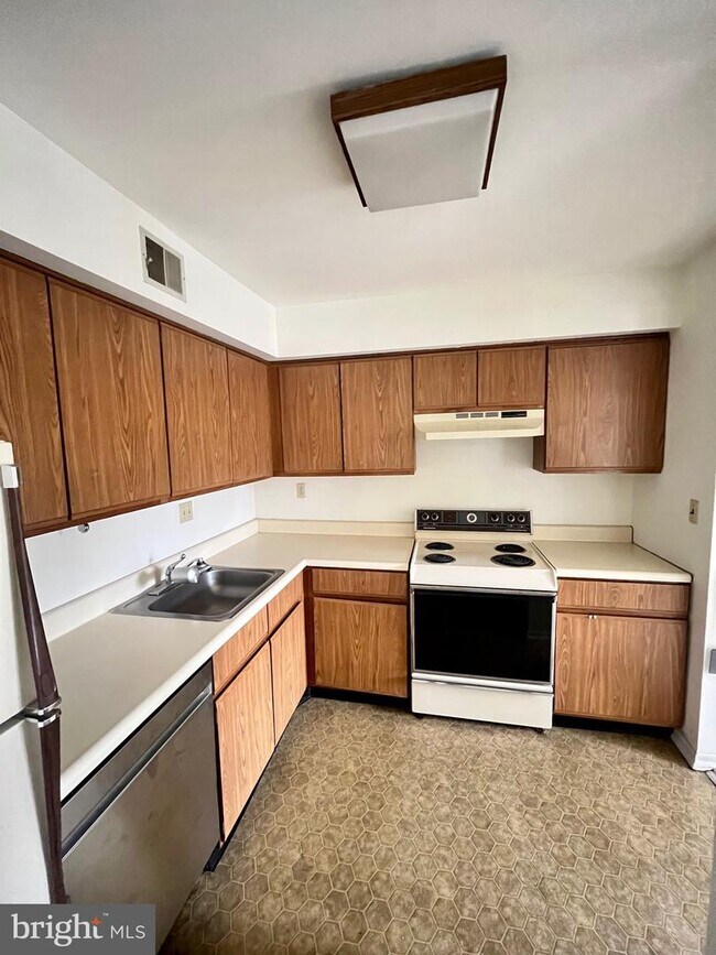 Building Photo - 2404 Aspen Cir
