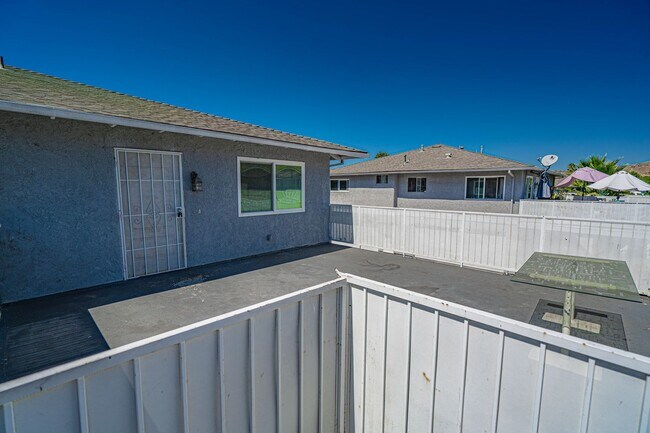 Foto del edificio - 2 Bedroom Condo for Rent in Saugus!