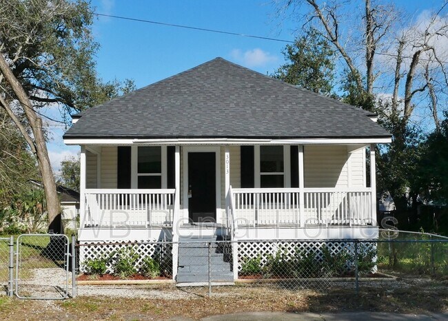 Building Photo - 3013 Dignan St