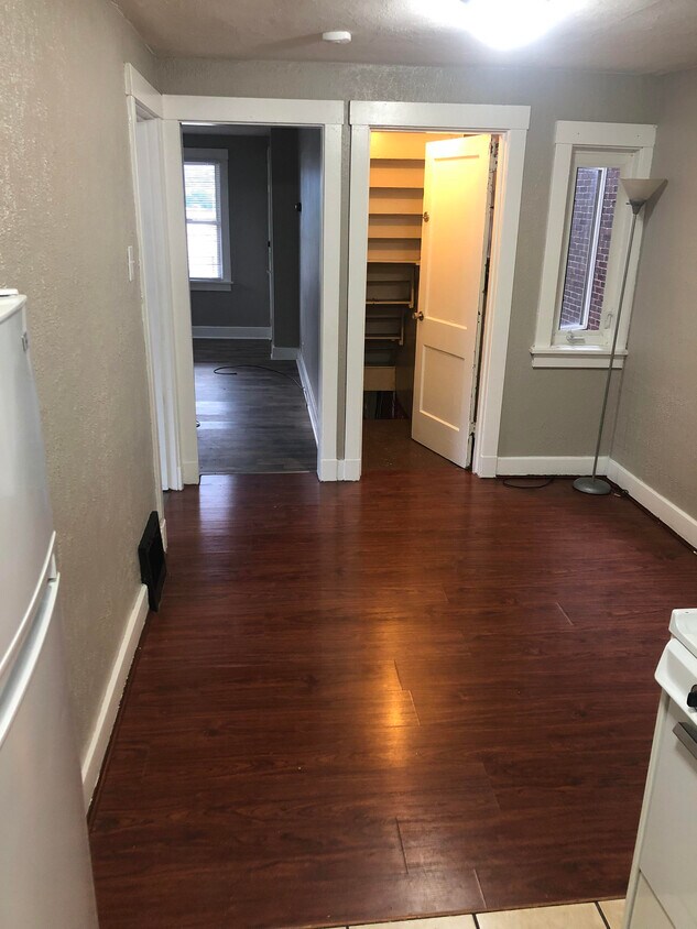 Foto del edificio - 7930 Edgewood Ave