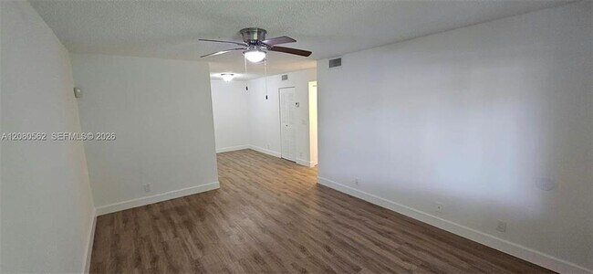 Foto del edificio - 3229 NW 102nd Ter