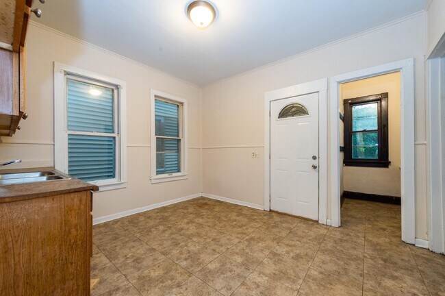 Building Photo - 2437 N 37th St