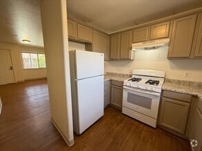 Building Photo - 500 S Oakley Ave