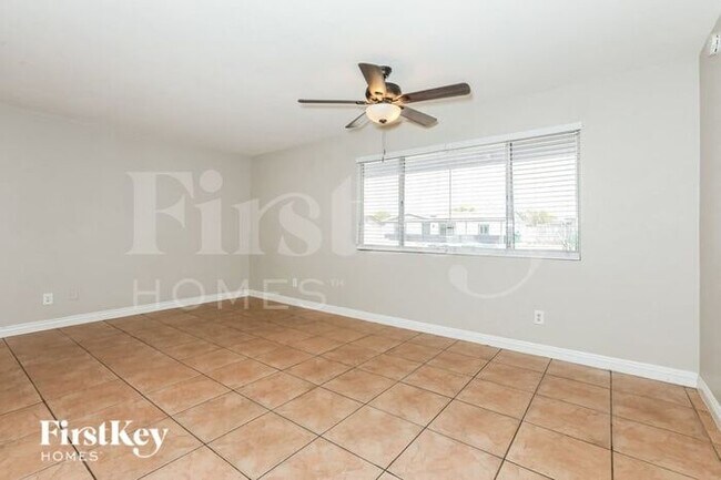 Foto del edificio - 2651 E Billings St