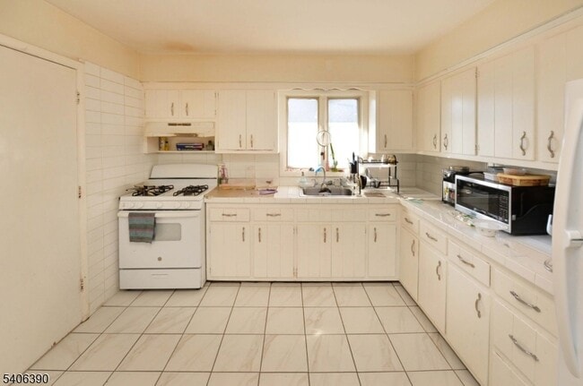 Foto del edificio - 100 Eastern Wy