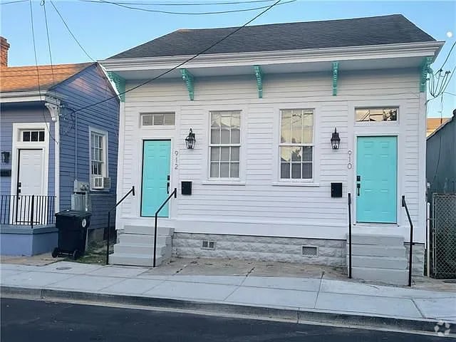 Building Photo - 912 N Prieur St