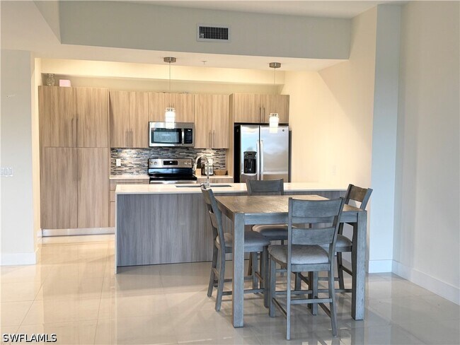 Foto del edificio - 15901 Pointe Cir