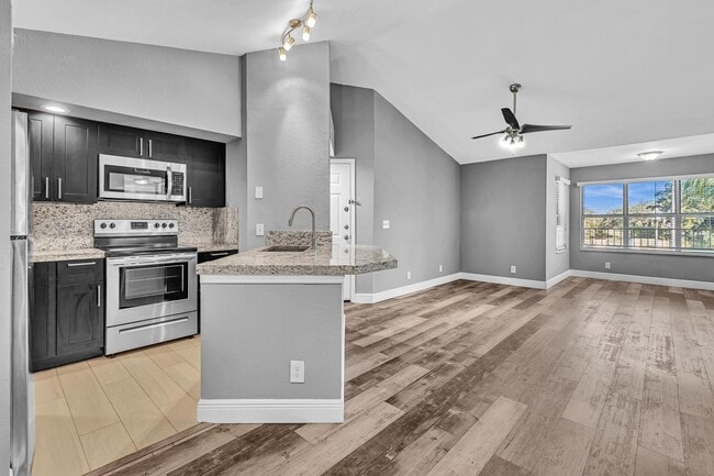 Photo - 3300 Pinewalk Dr N House