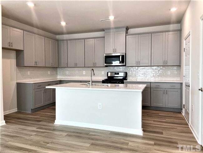 Building Photo - 4 Bedroom Sinele Family Detached Home for ...