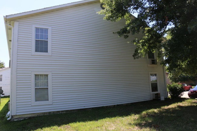 Foto del edificio - 1614 E Kansas City Rd