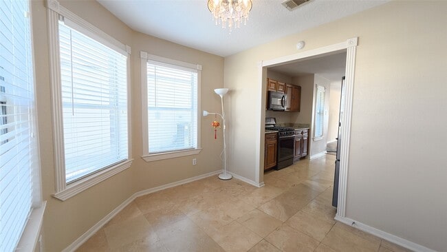 Building Photo - 2843 Oakland Brook St