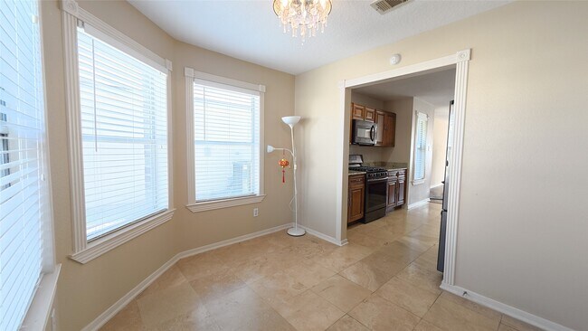 Foto del edificio - 2843 Oakland Brook St