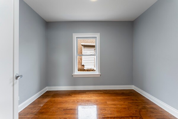 Foto del edificio - 1215 N Harding Ave