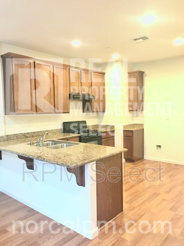 Building Photo - 8931 Cobble Crest Dr