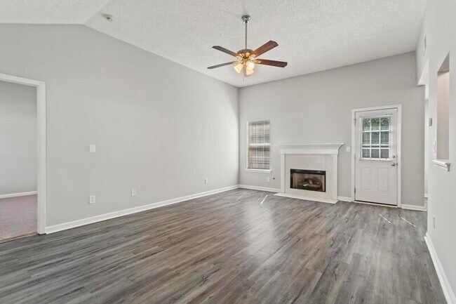 Building Photo - 610 Fieldcrest Dr