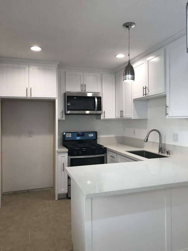 Kitchen - 3436 Jasmine Ave