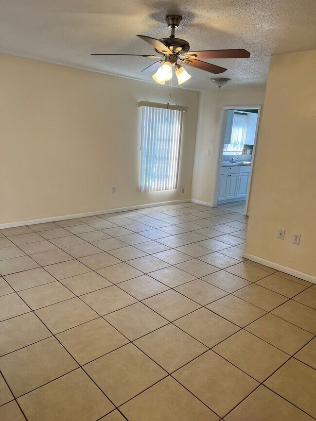 Foto del edificio - 21306 Stillwater Ave