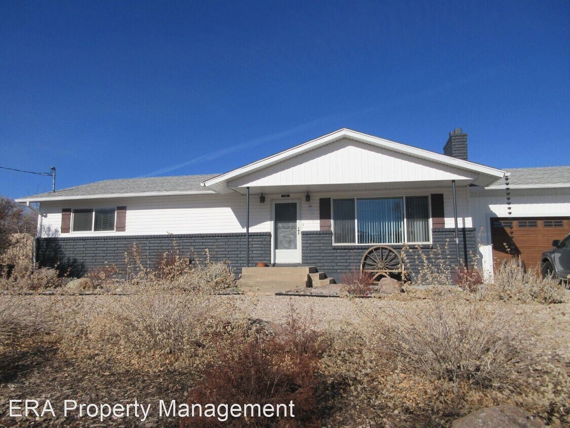 Foto principal - 2 br, 2 bath House - 16 W Center St., A