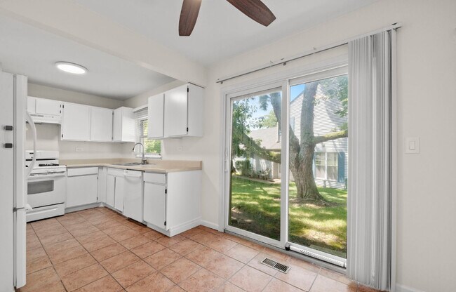 Foto del edificio - 2651 Country Oaks Ct