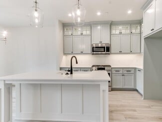 Building Photo - 736 Harbor Town Dr