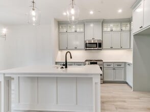 Building Photo - 736 Harbor Town Dr