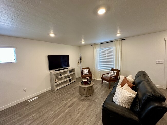 Building Photo - 8715 W Addie Dr