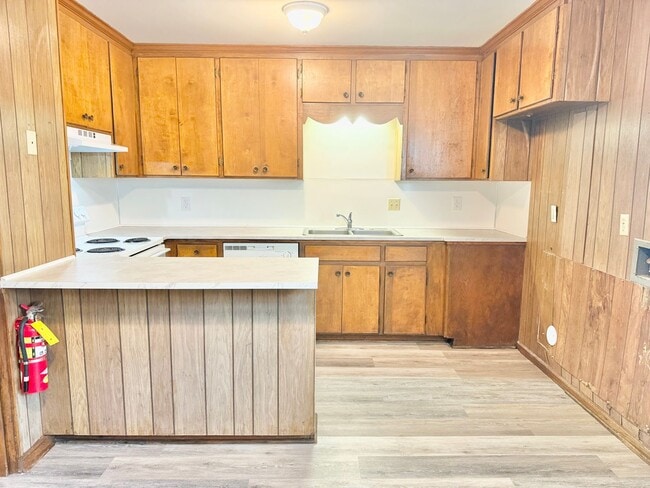 Building Photo - Adorable 2 Bedroom Convenient to I-29, Shopping & More!