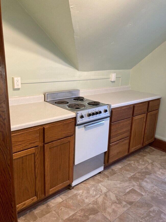 Kitchen - 712 Sycamore St