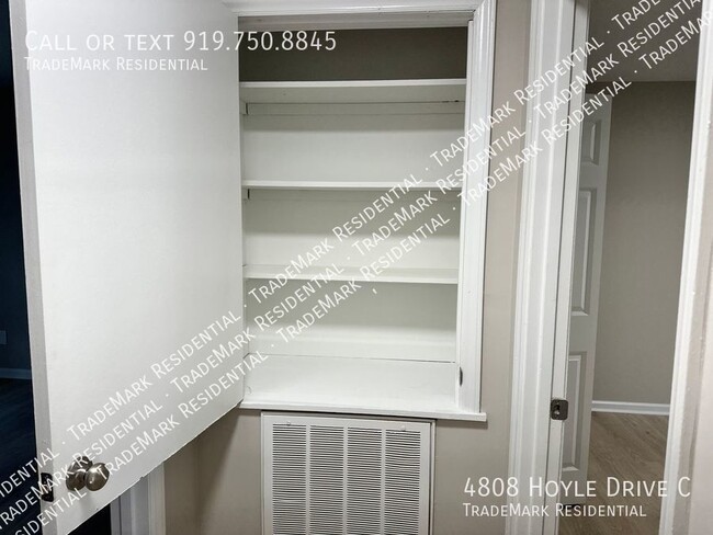 Building Photo - Gorgeously Renovated 2 Bedroom Aparment