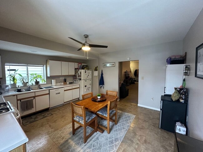 Building Photo - *** Amazing Apartment in Mt. Washington * ...