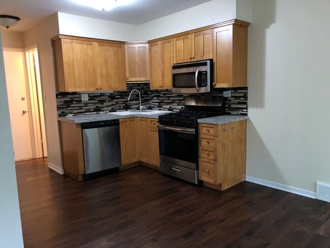 Building Photo - 1902 Rosewood Ct