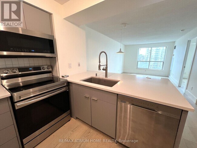 Building Photo - 410 Queens Quay W