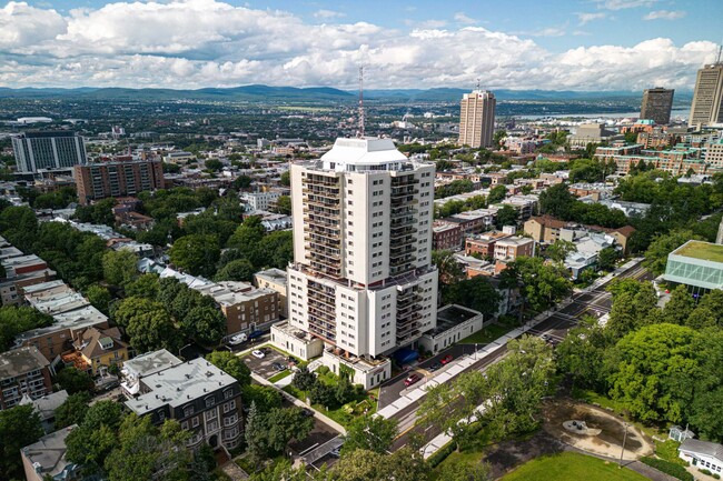 Building Photo - Le St-Laurent Apartments