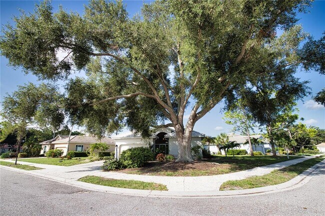 Foto del edificio - 2319 Falcon Trace Ln