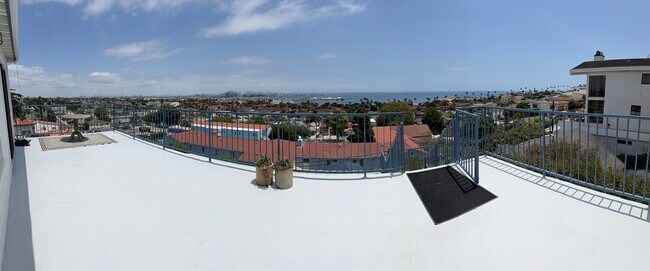 Massive Views from private deck - 3325 S Carolina St
