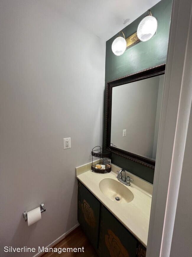 Building Photo - 4 br, 3.5 bath House - 15939 Yukon Lane Mo...