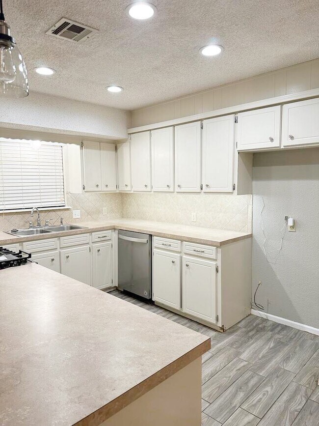 1117 W Knoxville St, Broken Arrow, OK 74012 House Rental in Broken