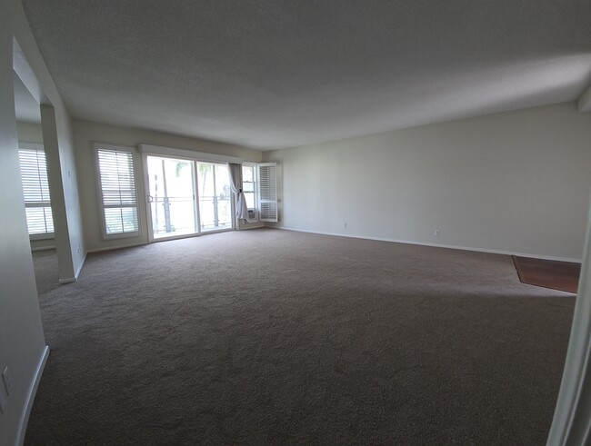 Building Photo - 3819 E Livingston Dr