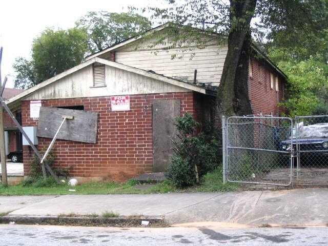 Building Photo - 400 Rawson St