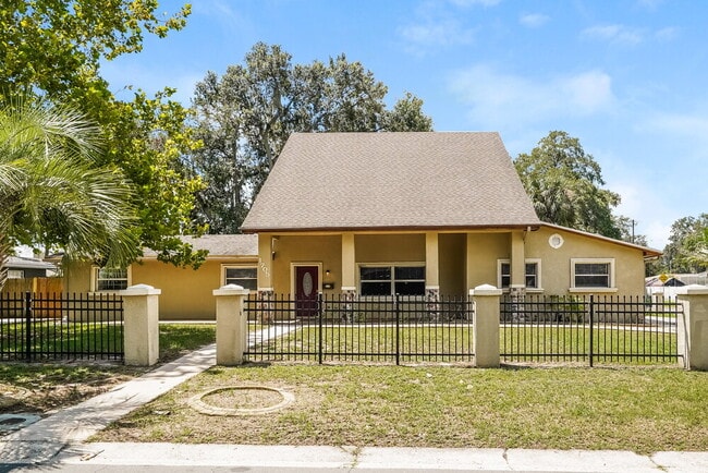 Building Photo - 1705 Athens Ct