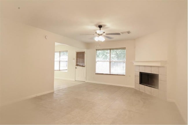 Building Photo - 6306 Foxhunter Rd