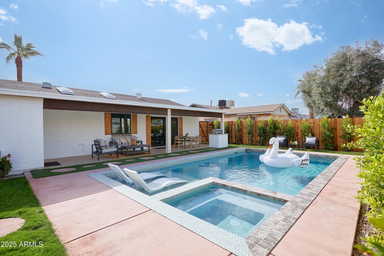 Foto principal - 7320 E Latham St